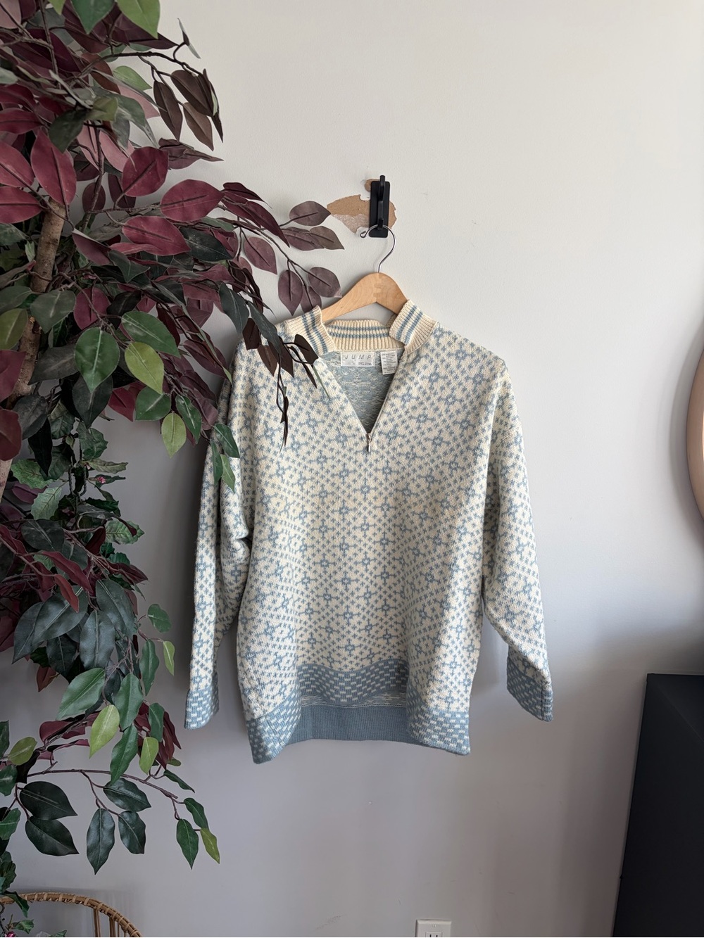 Jump Light Blue and Cream V‑Neck Patterned Men’s Sweater